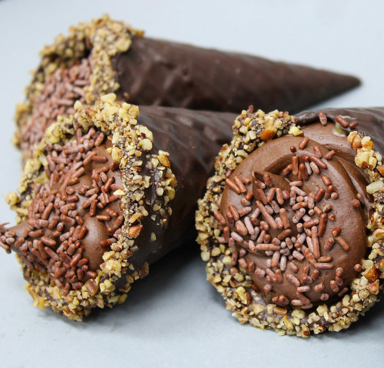 Cono relleno semi-amargo